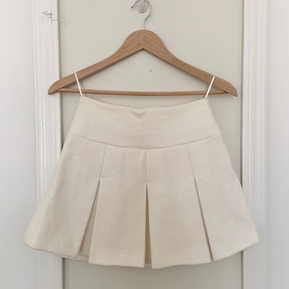 Cute tennis skirt in white